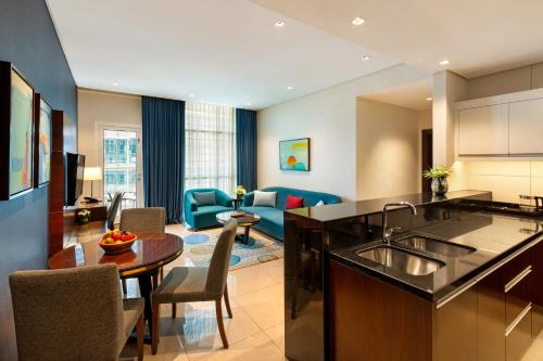 Royal Continental Suites Business Bay - image 3