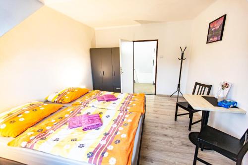 2 twin beds