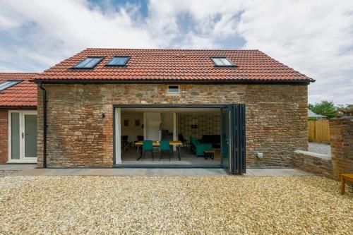 Sladacre 2 bedroom converted Barn in Blagdon