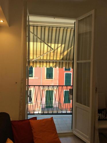 Bella Vernazza with AC and Balcony