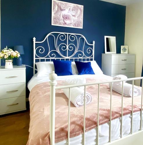 Manchester Townhouse by BEVOLVE - 4 bedrooms - Free Parking, Manchester (zdjęcie 7)