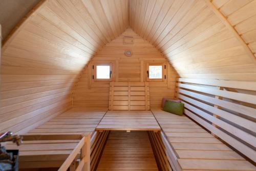 Pine Valley Villa - beautiful nature, jacuzzi, sauna, cozy log house in 因圖爾克