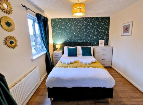 Manchester Townhouse by BEVOLVE - 4 bedrooms - Free Parking, Manchester (zdjęcie 4)