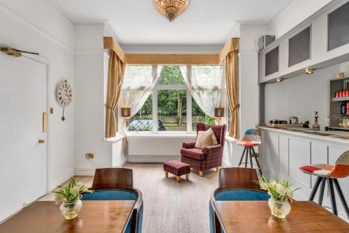 Паб/Коктейль-бар, Dial House Hotel in Брекнелл