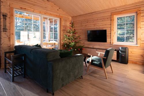 Pine Valley Villa - beautiful nature, jacuzzi, sauna, cozy log house in 因圖爾克