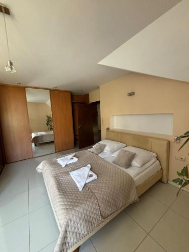 Double Room image 1