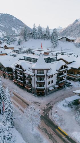 Vista exterior, Miiro The Mansard in Saanen