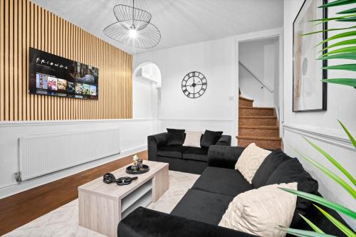 Stylish 3-Bedroom House - Garden - Parking - Netflix 18M