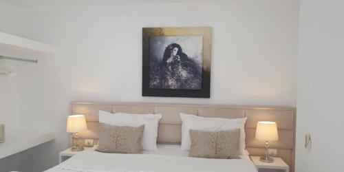 Deluxe Double Room with Sea View image 8