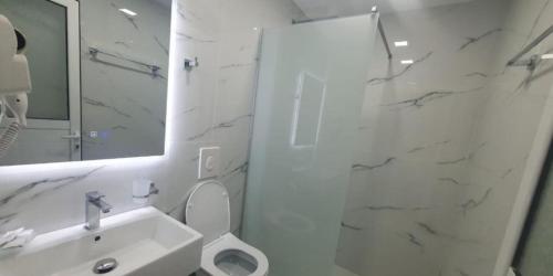 Double Room image 3