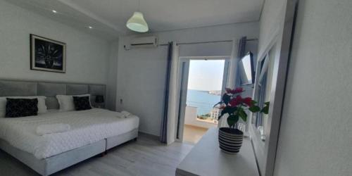 Deluxe Double Room with Sea View image 9