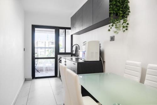 Konyha, יחידת דיור ברמת בית מלון in Ashdod