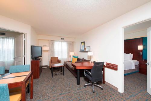 2 bedrooms, 3 beds
