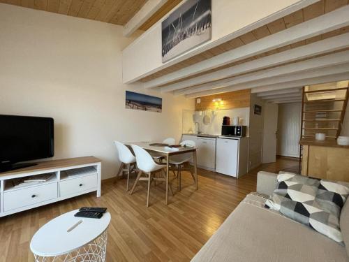 Superior One-Bedroom Apartment with Balcony