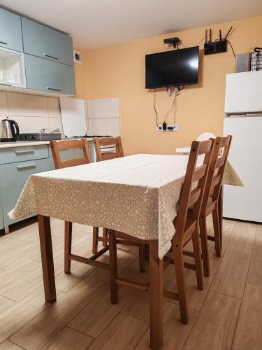 Dom Wiśniowy Zakątek (Dom Wisniowy Zakatek) in Mierki