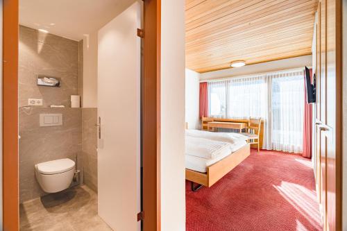 Twin or Double Room with Matterhorn View image 7