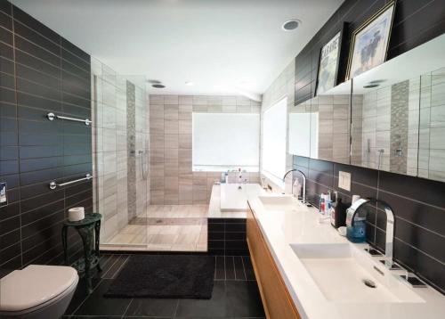 Luxury Berkshire Retreat with Pool and Hot Tub and Sleeps 18 in Egremont (MA)