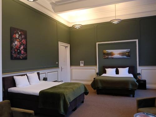 Dutch Golden Hotel - image 7