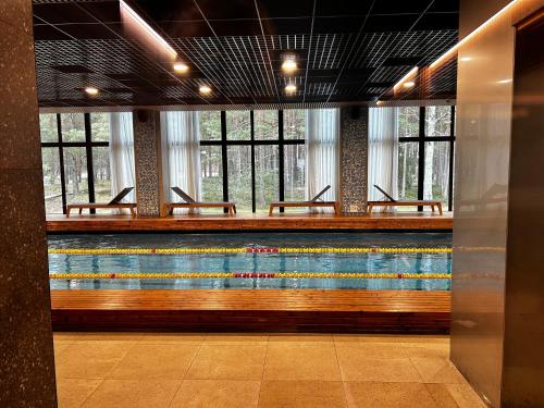 Peldbaseins, KESTERCIEMA BUKI - luxury seaside forest cabins with sauna & hot-tub in Ķesterciems