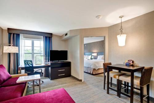 Residence Inn by Marriott Hamilton - image 7