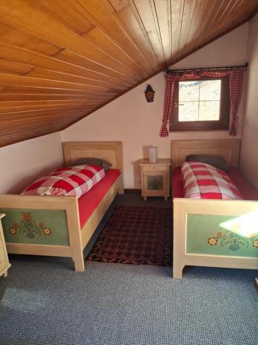 4 bedrooms, 6 beds