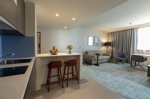 1 queen bed, 1 sofa bed