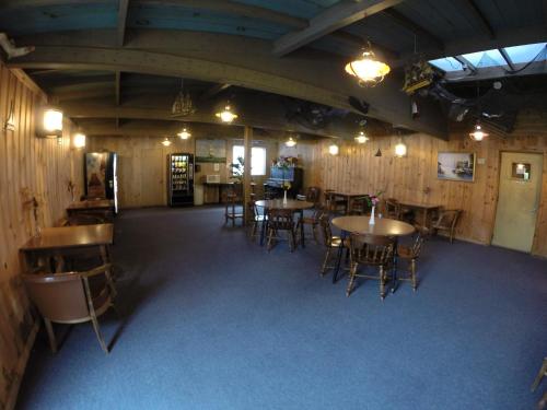High Seas Motel - image 6
