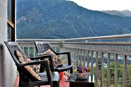 Valley Of Sublime!!! NIRVANA HILLS!!! A family Hotel with Roof Top Lounge and Restaurants
