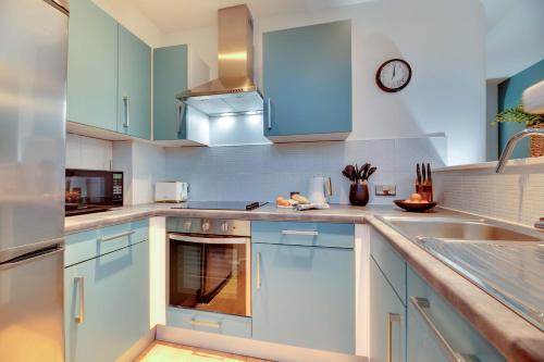 Friarsgate Apartments 4A by Week2Week, Newcastle upon Tyne (photo 7)