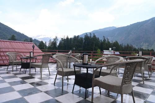 Valley Of Sublime!!! NIRVANA HILLS!!! A family Hotel with Roof Top Lounge and Restaurants