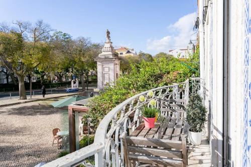 Lisbon charming balcony flat with air conditioner!, Lisabon