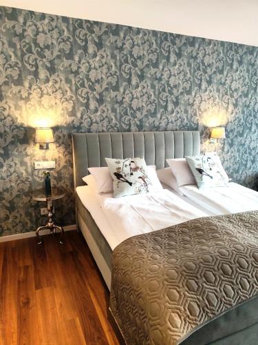 Hofgarten Rosa - main image