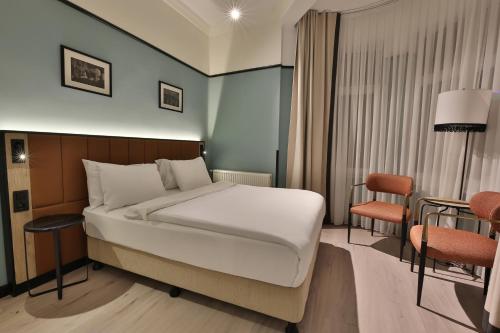 EA Exclusive Hotel Room Type - Standard Double Room