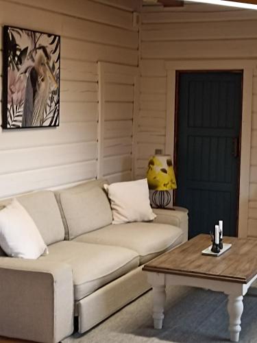 Cabin in close proximity to Hökensås (Cabin in close proximity to Hokensas) in Galleberga