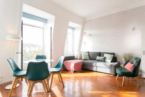 Lisbon beautiful small penthouse with air conditioner!, Lisboa