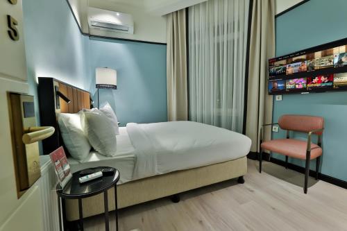 EA Exclusive Hotel Room Type - Double Room with Private Bathroom