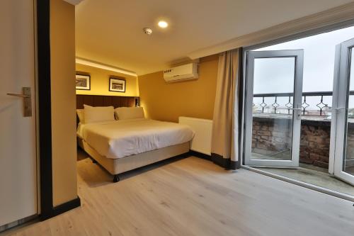 EA Exclusive Hotel Room Type - Double Room with Balcony