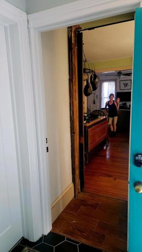 The Blue House in Bucks County, PA in איסטון(פי אי)