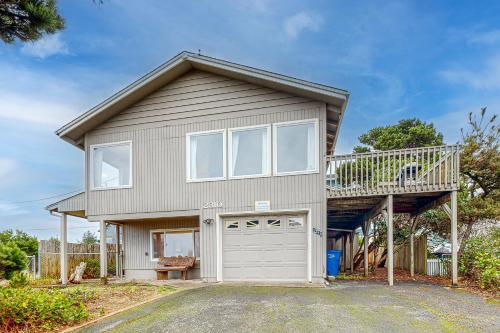 The Money Pit Beach House - Lincoln City, OR