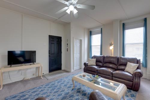 9 Mi to Downtown St Louis Apt with Fire Pit Access thumb 3