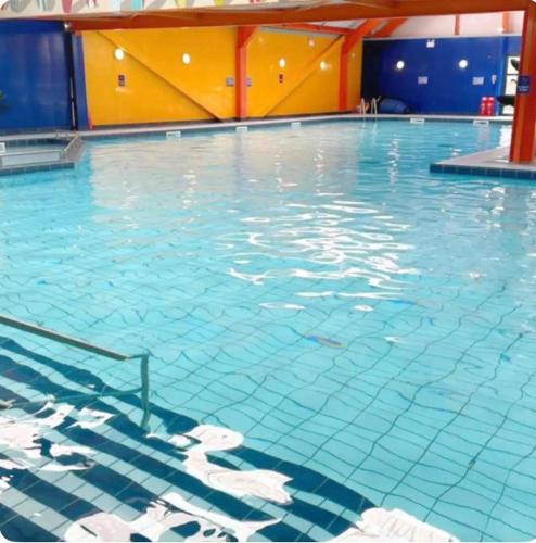 泳池, Harwich - Caravan - Sleeps 10 - Garden - Pool in 哈里奇