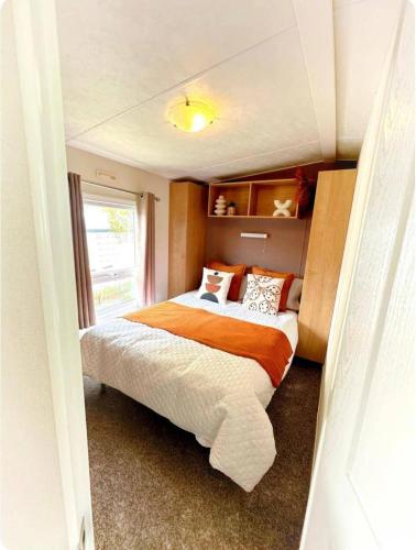 Harwich - Caravan - Sleeps 10 - Garden - Pool in 哈里奇