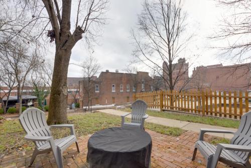 Walk to Anheuser-Busch Brewery St Louis Escape! near Anheuser-Busch Brewery