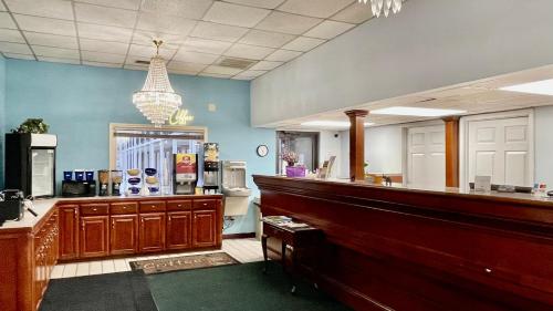 Hamilton Inn Jonesville I-77 - 로비