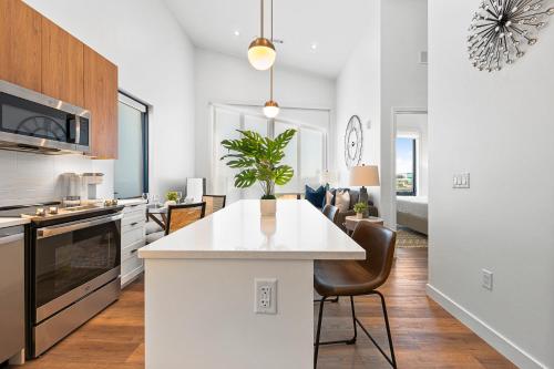 Létesítmények, Luxury Furnished Apartment Near Logan Airport in Logan Airport