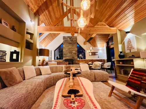 Chalet de luxe contemporain vue 360 degrés sur les montagnes (Chalet de luxe contemporain vue 360 degres sur les montagnes) in Camparan