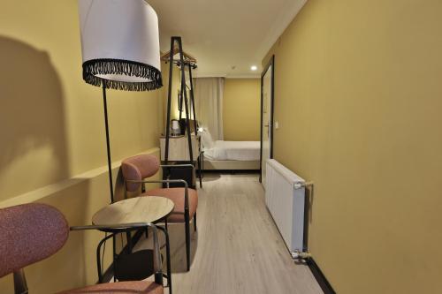 EA Exclusive Hotel Room Type - Standard Queen Room