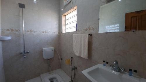 Haven Lodge Bahria Islamabad by Haven Holiday Homes - 5BR Vacation Home with Wifi & Parking - image 2