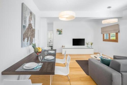 Létesítmények, MAJ - ANA - Luxury Family Apartments with Pool in Materada