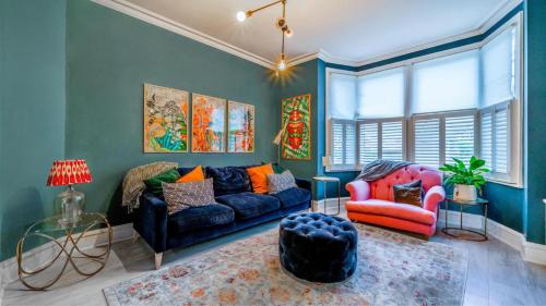 Spacious 4BR Retreat with Private Garden Zone 3 gîte à louer Acton Central Railway Station